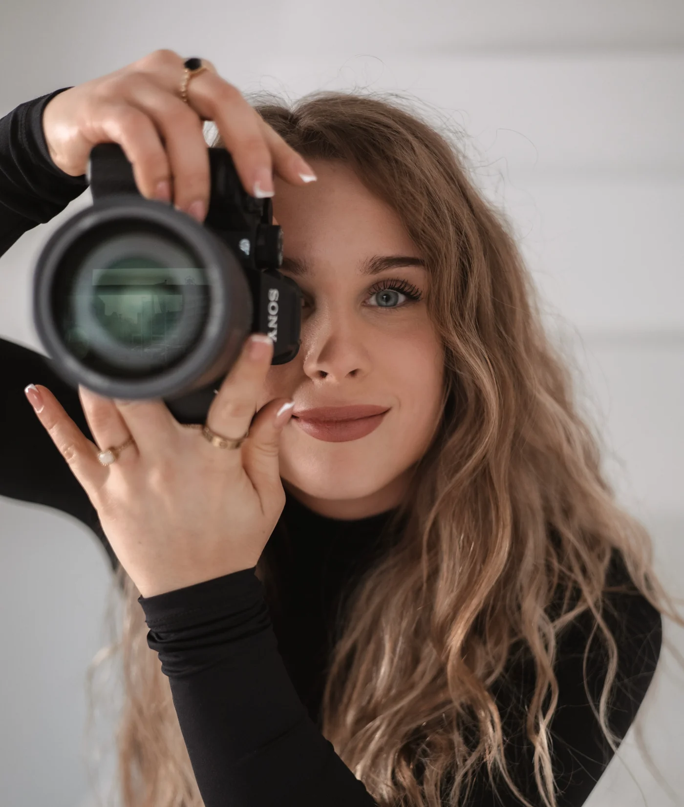 Vienna met de camera voor haar oog